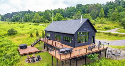 Magnificent Chalet, Sweeping Views and Hot Tub