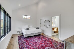 4 Schlafzimmer, Bügeleisen/Bügelbrett, Reisekinderbett, WLAN