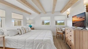 2 Schlafzimmer, Schreibtisch, Bügeleisen/Bügelbrett, Reisekinderbett