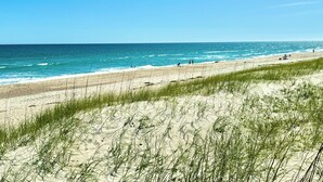 A beach with a clear sky and ocean. - Oceanside Complex • Direct Beach Access  • Pool • Kitchen • Pet Friendly (Atlantic Beach)