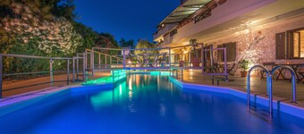 Dante's Maisonettes Resort