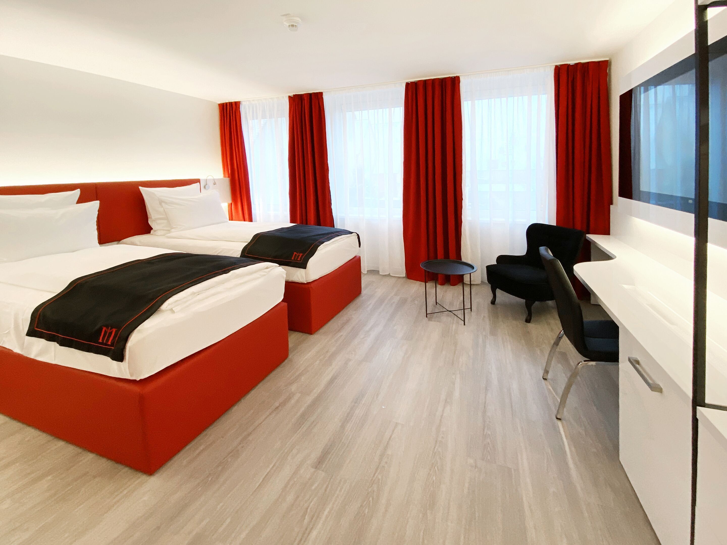 Free minibar, desk, laptop workspace, free WiFi