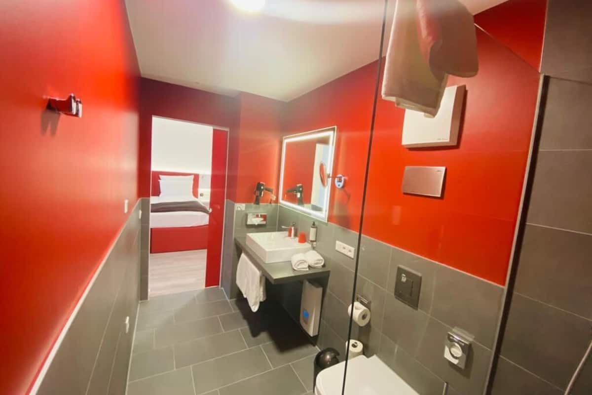 shower, rainfall showerhead, free toiletries, hair dryer