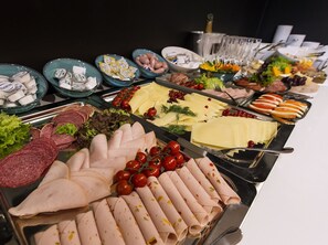 Daily buffet breakfast (EUR 18.9 per person)