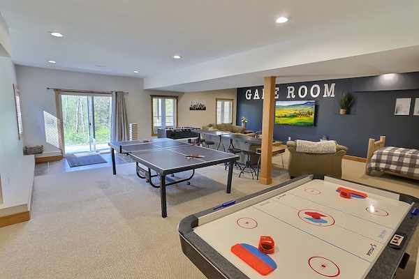Basement game room, 75" smart tv, Ping Pong, foosball, air hockey,  dart board