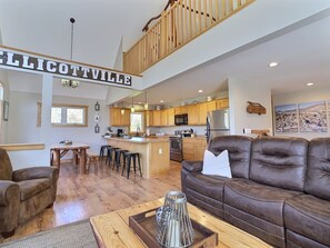 Smart TV, fireplace, table football, ping pong