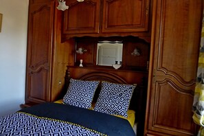 Classic Double Room, Shared Bathroom - L'oustal des Bons Vivants (Conques-en-Rouergue)