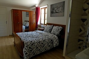 Double Room, Ensuite, Garden View | 1 bedroom - L'oustal des Bons Vivants (Conques-en-Rouergue)
