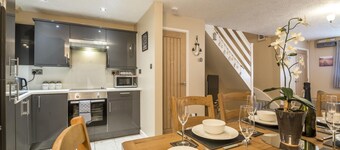 Harry's - 2 Bedroom Holiday Home - Tenby