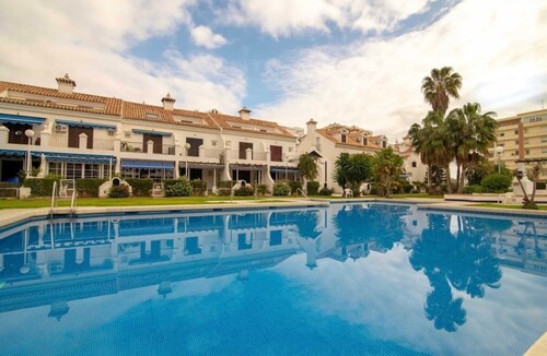 Tomillo-Spacious beach-side townhouse 2 minutes from the sandy beach Fuengirola