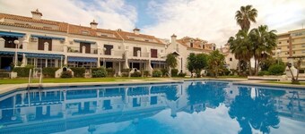 Tomillo-Spacious beach-side townhouse 2 minutes from the sandy beach Fuengirola