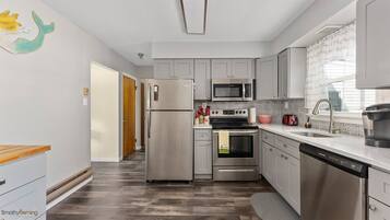 House (VI121 Edna Avenue) | Exterior