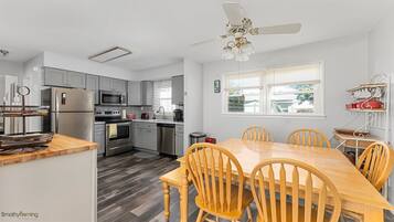 House (VI121 Edna Avenue) | Exterior