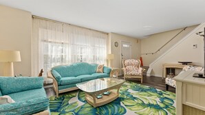 House (VI121 Edna Avenue) | Living room - Vi121 Edna Avenue (Villas)