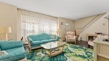 House (VI121 Edna Avenue) | Living room