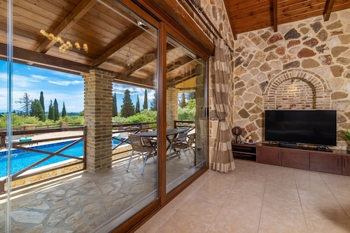 Villa La Isla with Private Pool