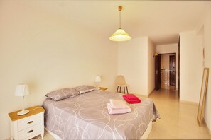 2 bedrooms, bed sheets