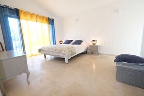 3 chambres, fer et planche à repasser, Wi-Fi gratuit, draps fournis