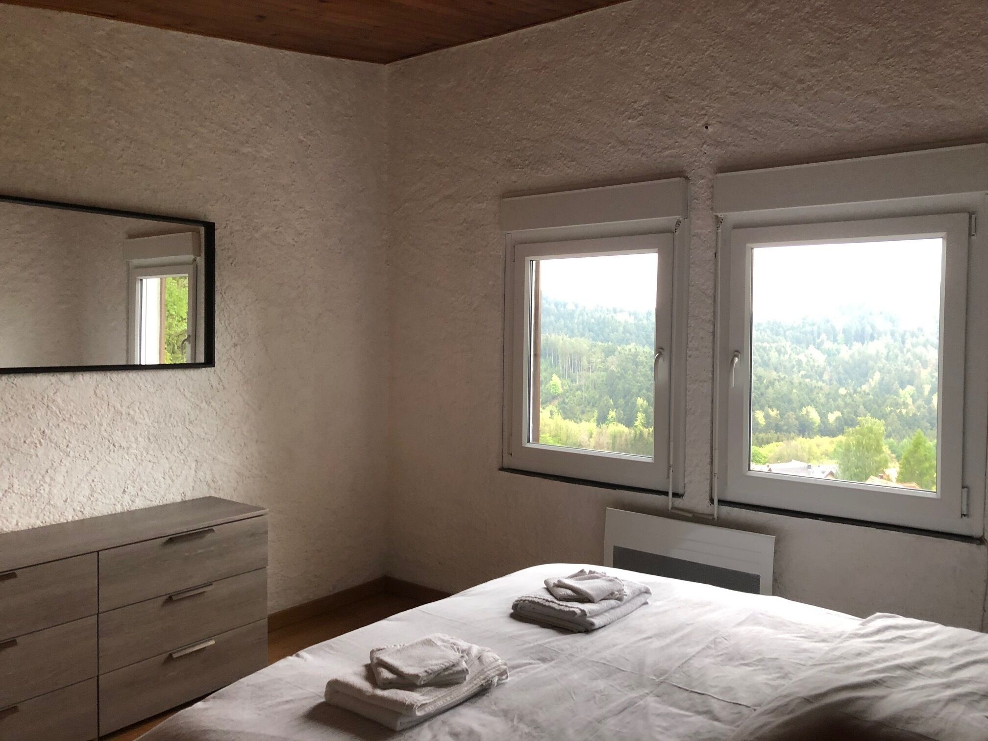 2 多间卧室、免费 WiFi