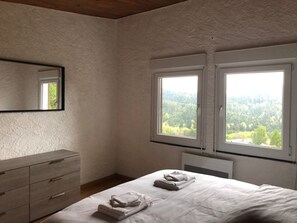 2 habitaciones, tabla de planchar con plancha y wifi gratis