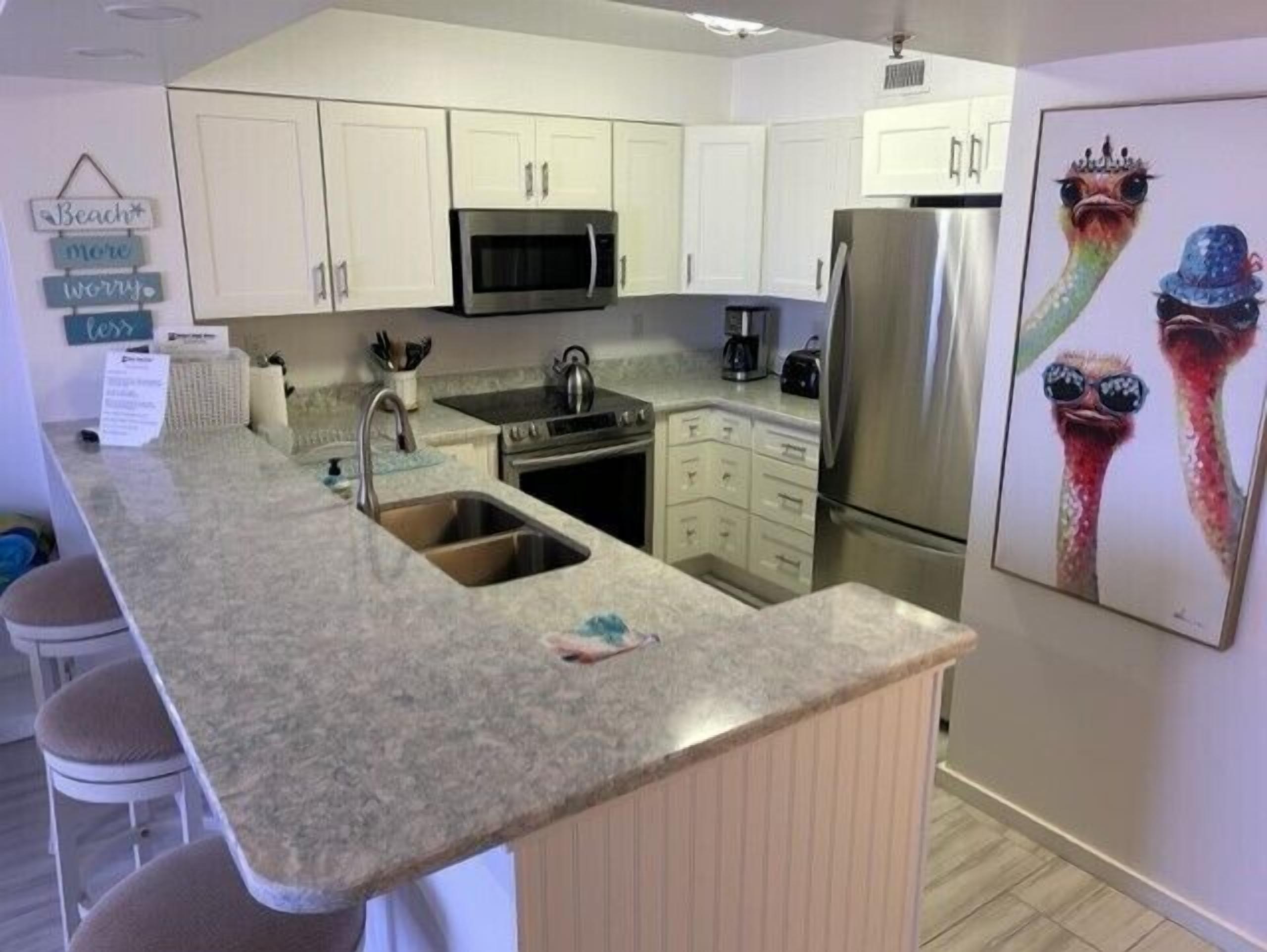 Beautiful 2nd floor Vacation Condo on the Beach includes Free Beach Service