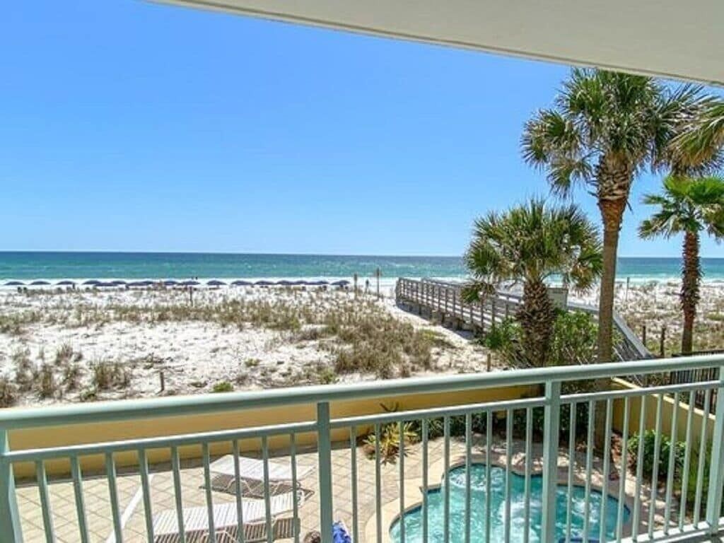 Beautiful 2nd floor Vacation Condo on the Beach includes Free Beach Service