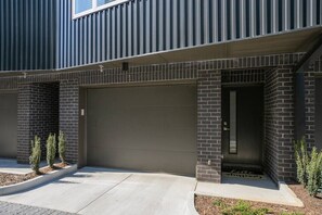 Property grounds - Luxury Townhome Skyline Views Mins To Downtown Game Room (Nashville)