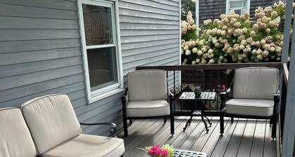 2bed/2bath with water views, large deck, walking distance to beach/restaurants