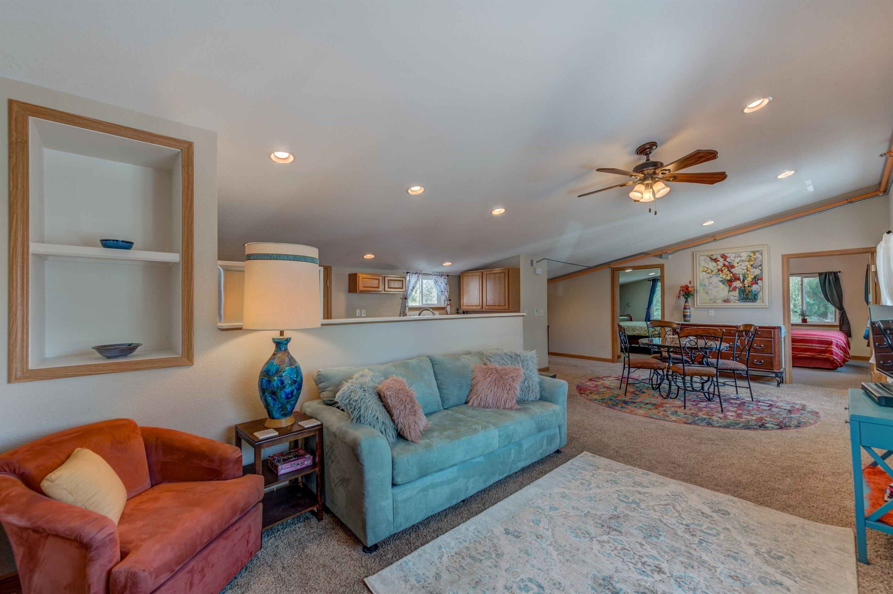 Sunrise Condo - Sunny Loft Bedrooms Near The Beach