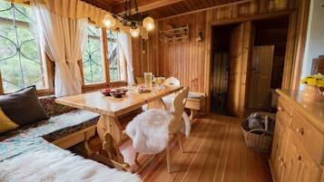 Keukenpapier, een eettafel