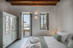 5 bedrooms, in-room safe, iron/ironing board, travel cot