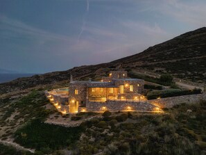 A stone house with multiple rooms and a pool, surrounded by rocky terrain and sparse vegetation. - Infinity Villa, luxury house with stunning view in Serifos (Serifos)
