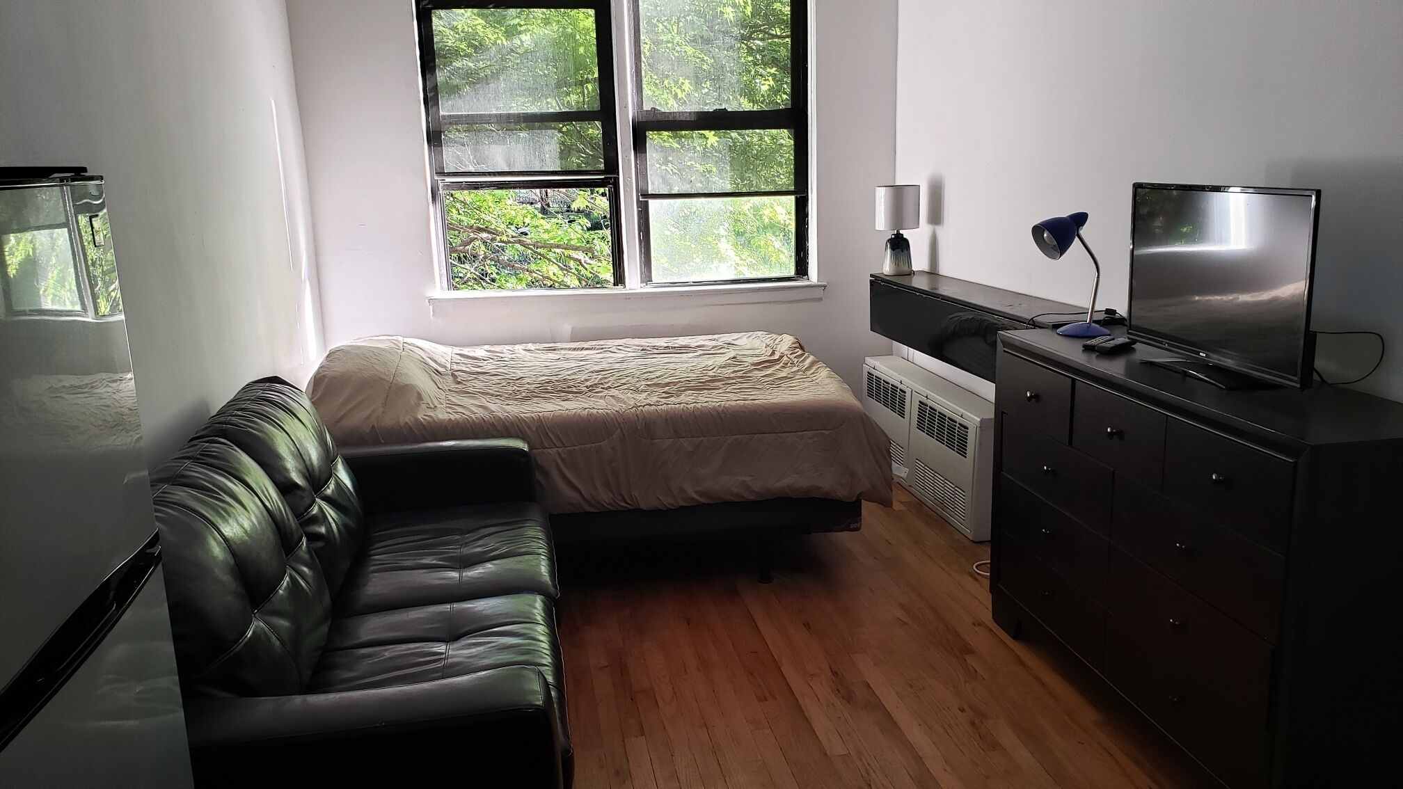 1 غرفة نوم ومكواة/لوح كي وواي فاي مجانًا وملاءات أسرّة