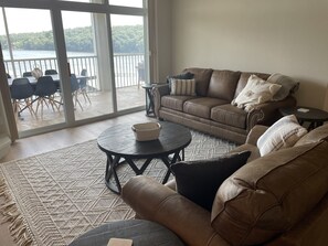 Smart TV, fireplace, books, streaming services