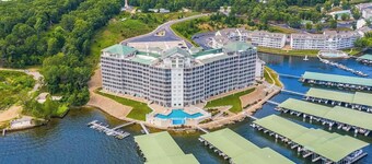Perfect Location! Newly Remodeled- 2021 Condo right in the heart of Osage Beach