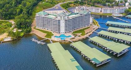 Perfect Location! Newly Remodeled- 2021 Condo right in the heart of Osage Beach