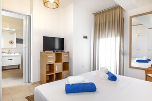 5 bedrooms, iron/ironing board, free WiFi, bed sheets