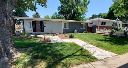 Beautiful Large Private Downstairs Area-Great Location-8 guests stay comfortably