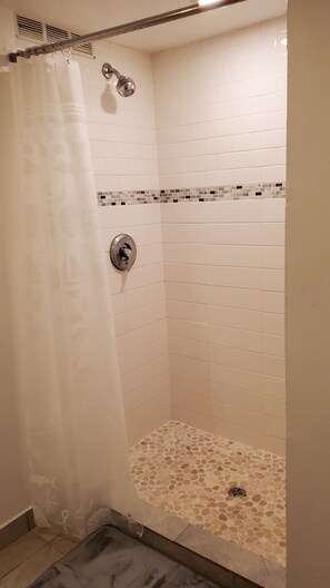 Shower, hair dryer, towels, soap - Beautiful Large Private Downstairs Area-Great Location-8 guests stay comfortably (Littleton)