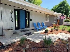 Exterior - Private 1,200 Sq Ft Retreat with Near Red Rocks, Denver and Olde Town Littleton (Littleton)