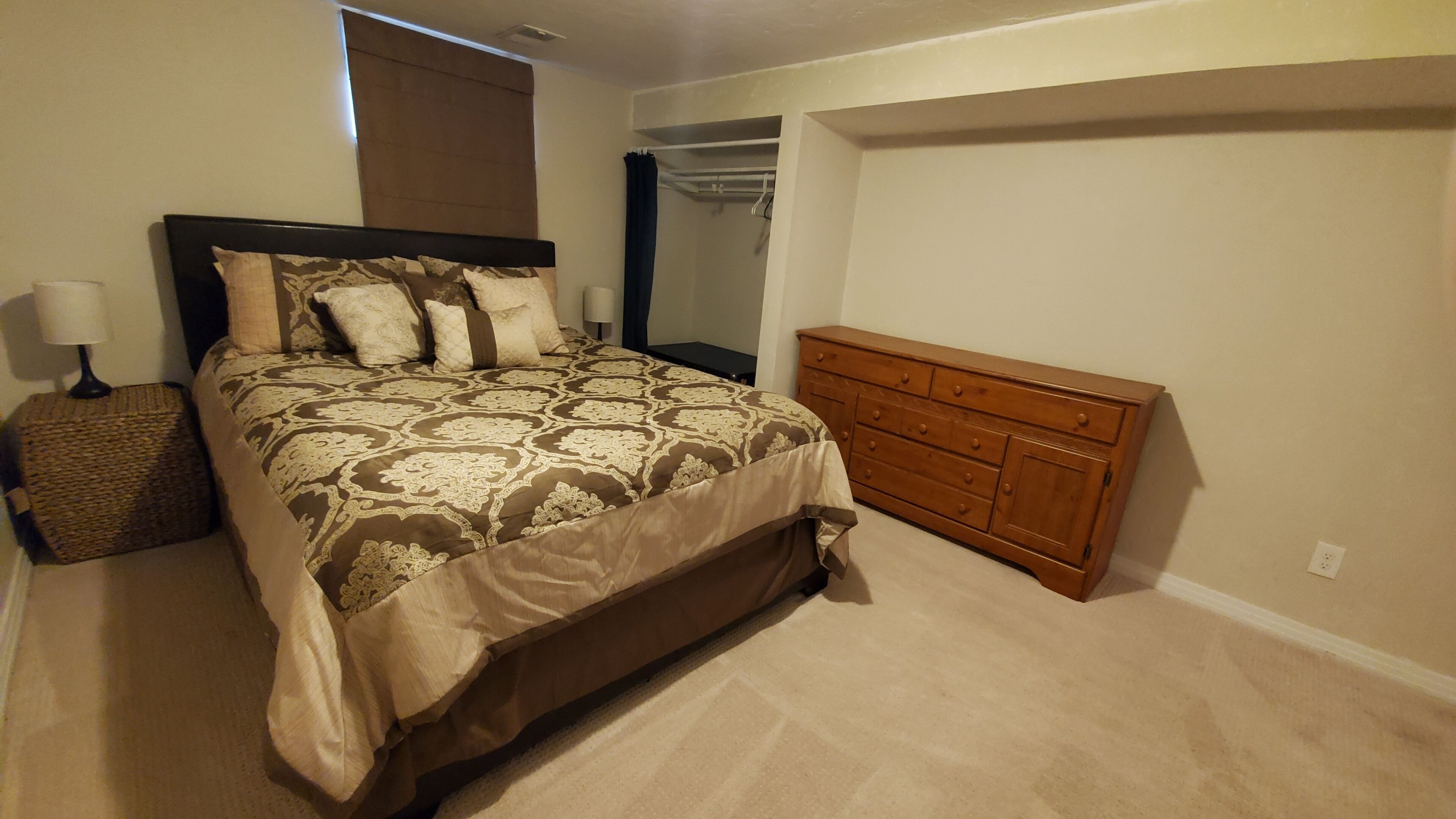 Beautiful Large Private Downstairs Area-Great Location-8 guests stay comfortably