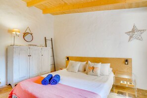 2 室のベッドルーム、アイロン / アイロン台、WiFi (無料)、ベッドシーツ