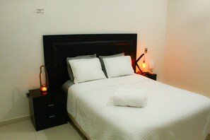 2 عدّة غرف نوم وأغطية فراش متميزة وألحفة محشوة بالريش