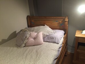 3 bedrooms, iron/ironing board, WiFi, bed sheets - HYPER CENTER OF SAVERNE, opposite the Château des Rohan, opulent apartment for 4 people. (SAVERNE)