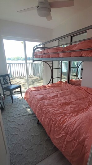 2 bedrooms, desk, travel cot, free WiFi