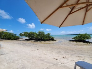 Am Strand, Liegestühle, Strandtücher