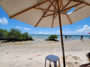 Am Strand, Liegestühle, Strandtücher