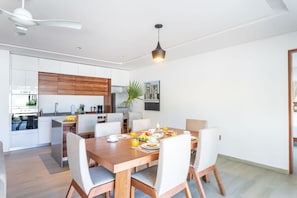Luxury Apartment, 2 Bedrooms | Dining room
