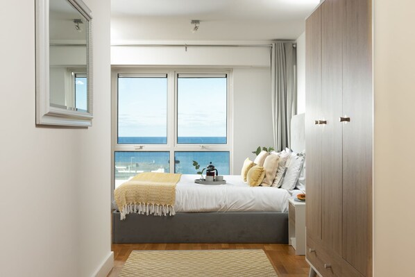 2 bedrooms, desk, iron/ironing board, Internet