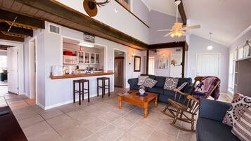 House, Private Bathroom, Sea View (28 Dunes) | Interior